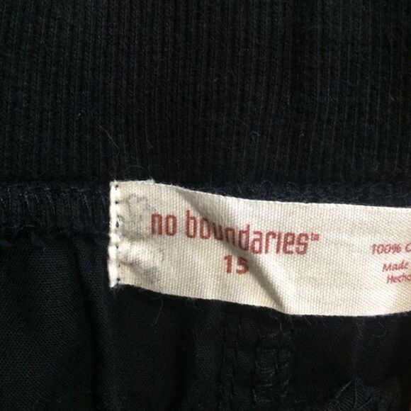 No Boundaries Capri pants - Picture 4 of 4